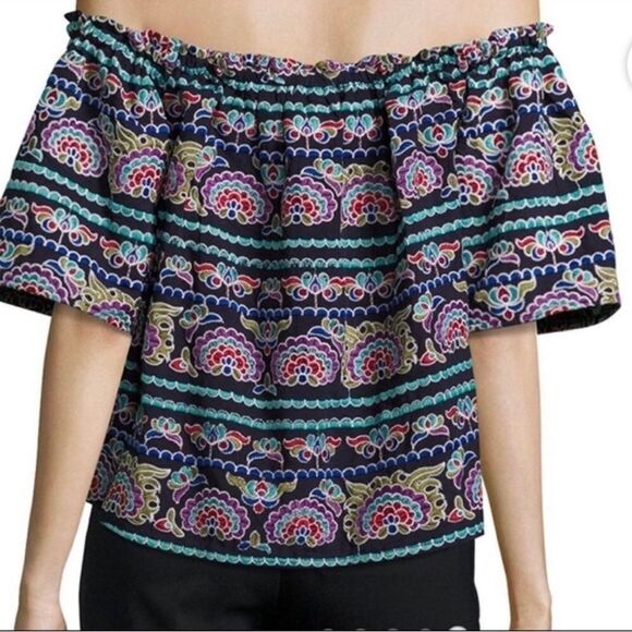 Romeo & Juliet Couture Off Shoulder Embroidered Top Size Small - Picture 2 of 5